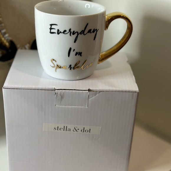 Set of 4 “Everyday I’m Sparklin”.  Stella & Dot mugs - Picture 3 of 5